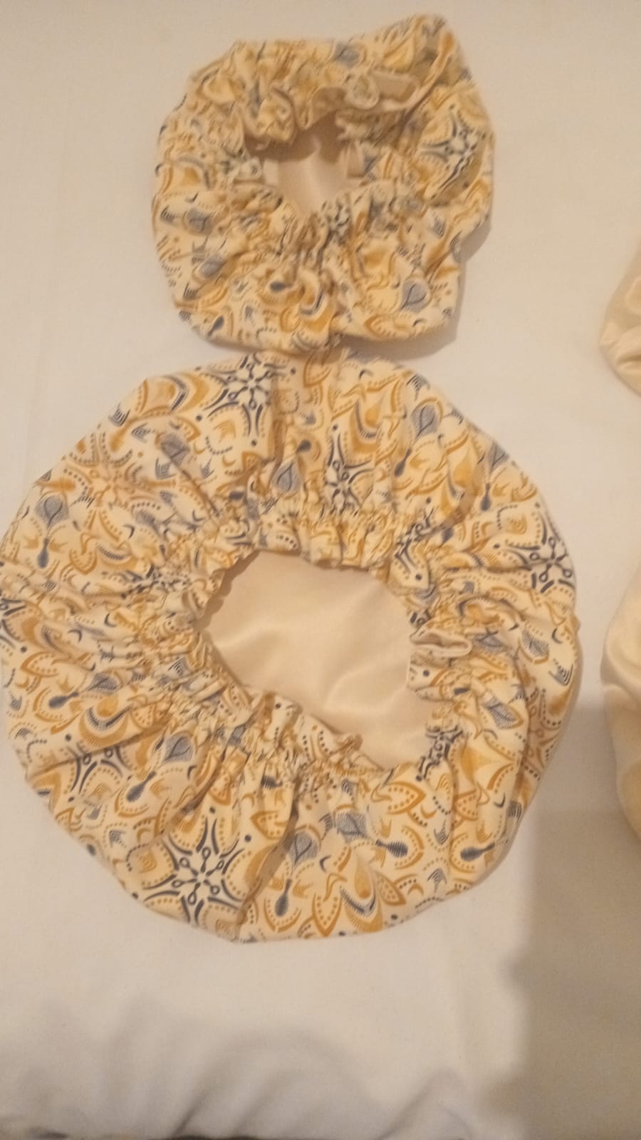 Cream African print bonnet with satin lining